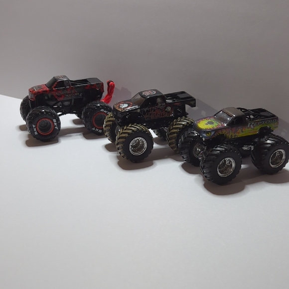 Hot Wheels Monster Jam Monster Trucks Metal Mulisha Reptoid Northern Exposure 64 - Picture 1 of 10
